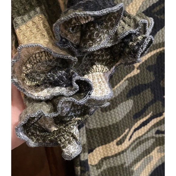 Carole Christian Women’s Top Shirt Camouflage Waffle Thermal 3/4 Sleeves Ruffle - Picture 5 of 5